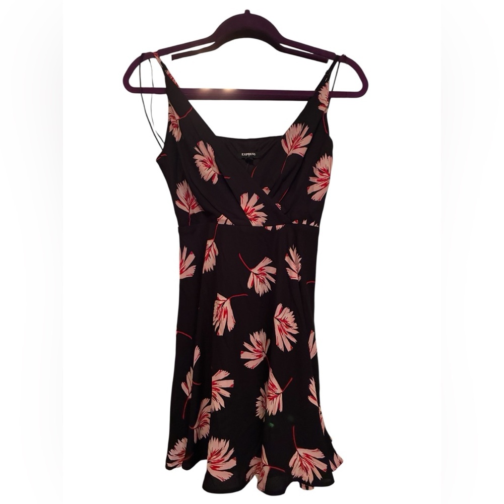 NWT EXPRESS FLORAL VNECK MINI DRESS SIZE XS